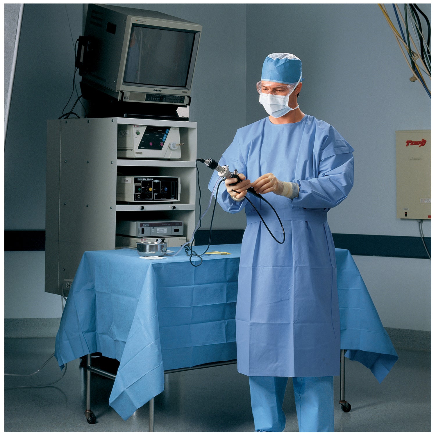 HALYARD PROCEDURE GOWNS Procedure Gown, Universal, 60/cs